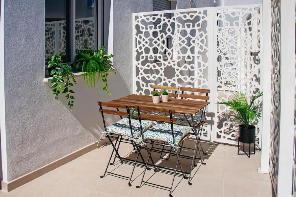 Live Like A Local In Contemporary Duplex Appartement *