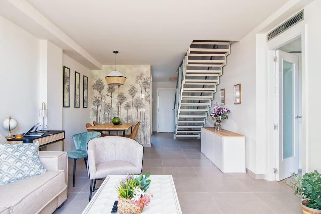 Live Like A Local In Contemporary Duplex Séville
