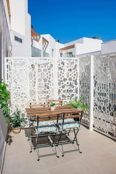 Live Like A Local In Contemporary Duplex Appartement Séville