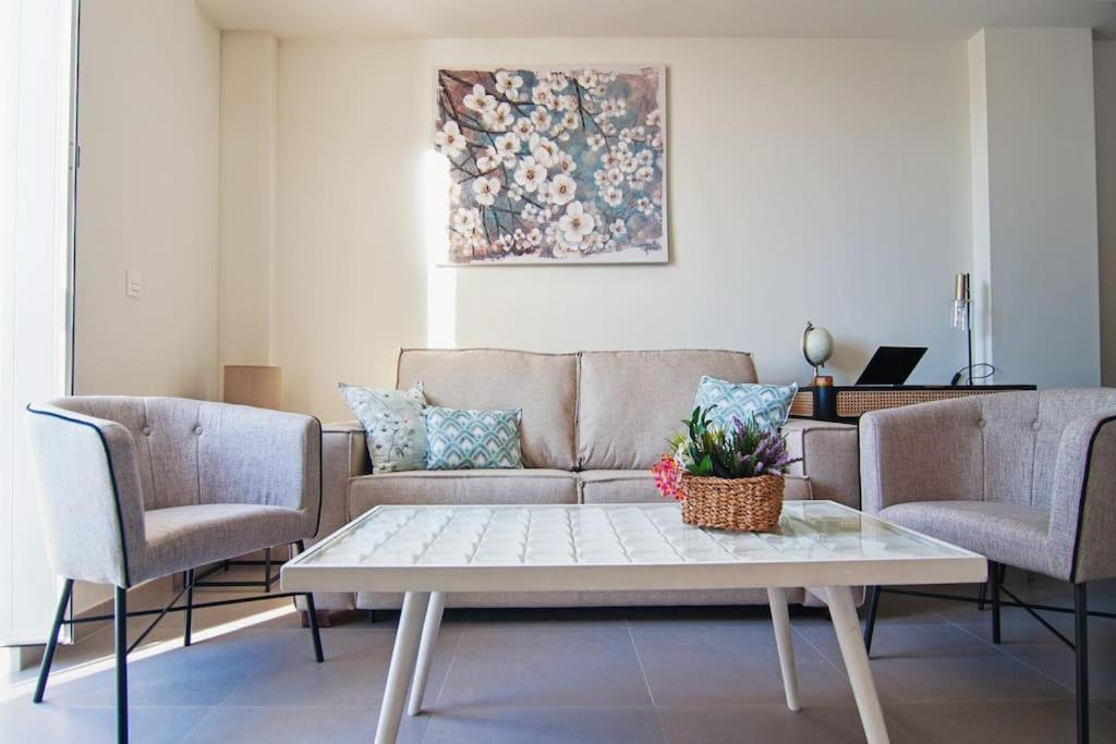 Live Like A Local In Contemporary Duplex Appartement