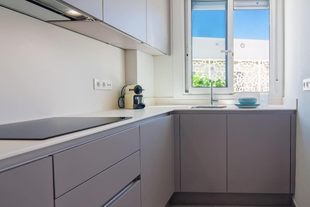 Live Like A Local In Contemporary Duplex *