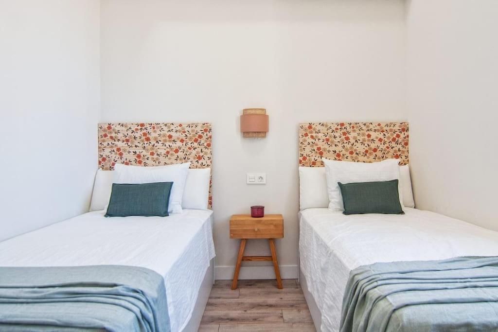 Live Like A Local In Contemporary Duplex Séville
