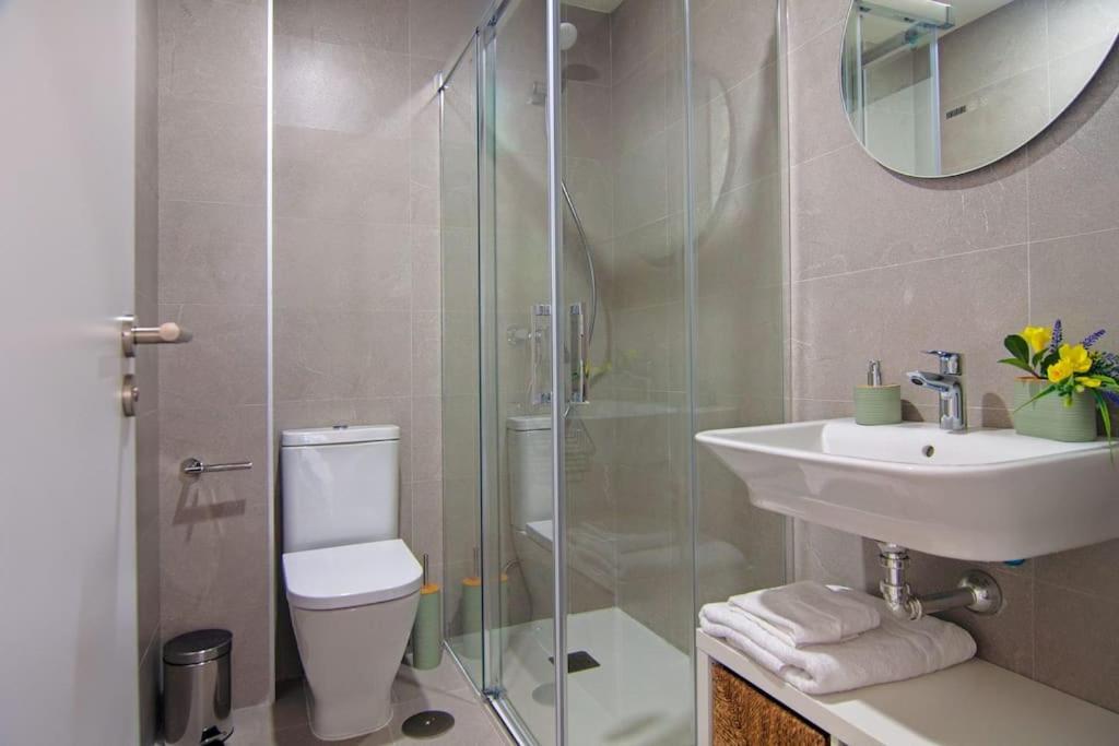 Live Like A Local In Contemporary Duplex Appartement *