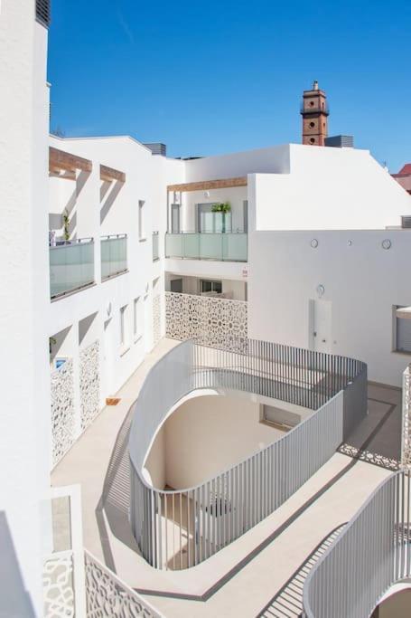 Live Like A Local In Contemporary Duplex *
