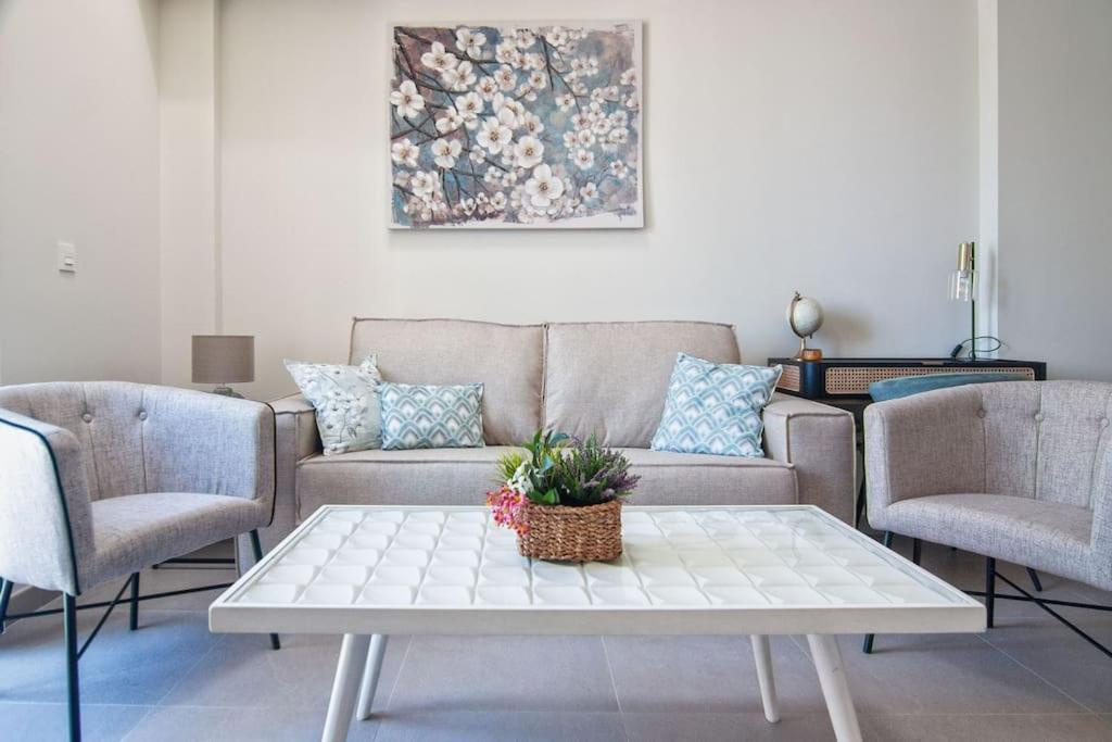 Live Like A Local In Contemporary Duplex Appartement Séville